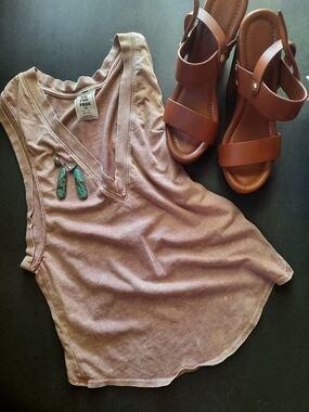 Buttery Soft Cashew Mauve Tumble Distress Sleeveless V-Neck Top